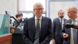 Bill Gates dice que nunca debió reunirse con Epstein