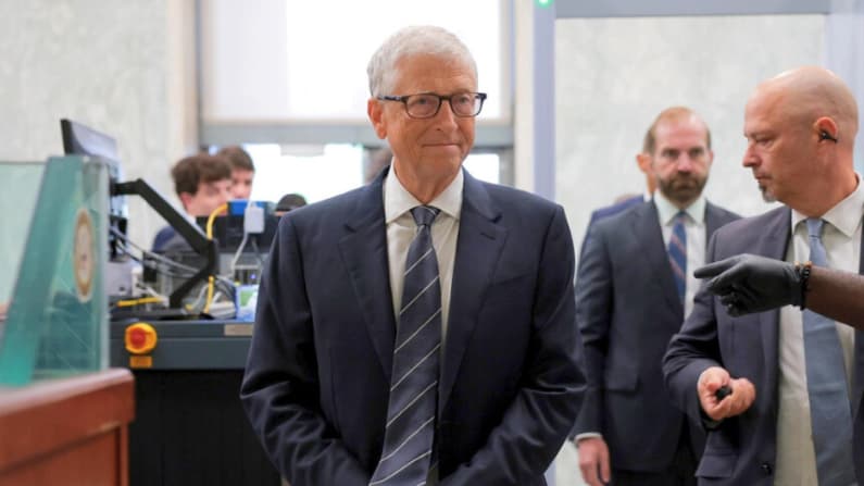 Bill Gates dice que nunca debió reunirse con Epstein
