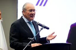 Colombia levantó "casi la totalidad" de aranceles a Ecuador, según secretario de la CAN