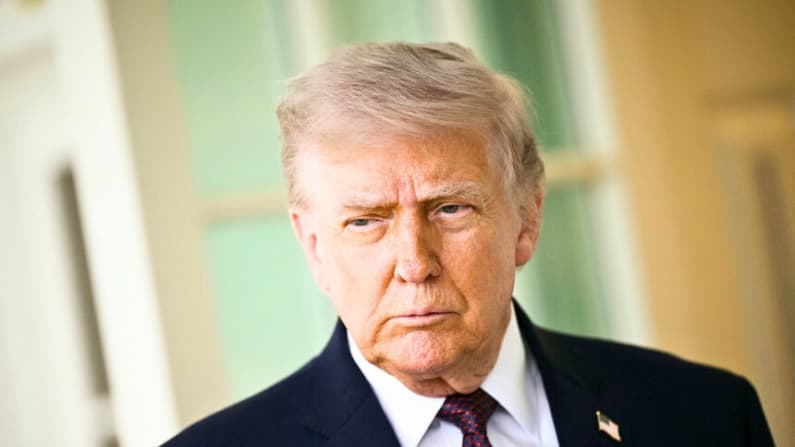 Trump: EE. UU. golpeará a Irán “muy duramente” y planea tomar la isla de Kharg