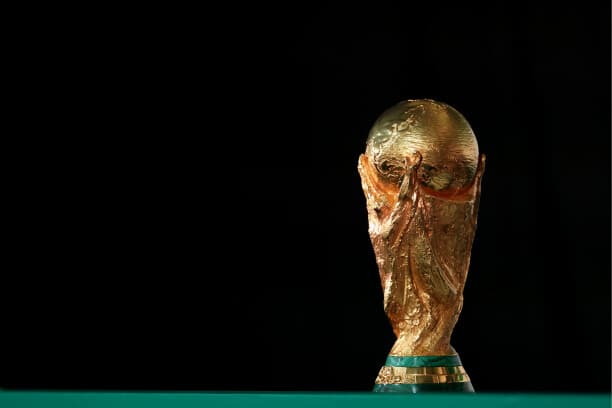 El trofeo de la Copa del Mundo se puede ver durante la conferencia de prensa inaugural de la Copa Mundial de la FIFA 2026, celebrada en el Estadio de la Ciudad de México el 10 de junio de 2026 en la Ciudad de México, México. (Carl Recine/Getty Images)