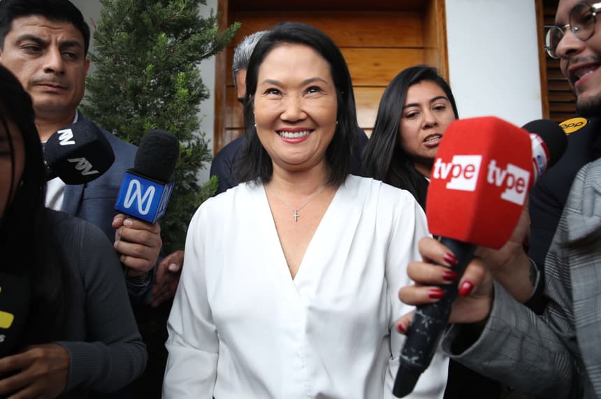 Fujimori recupera la ventaja sobre Sánchez en la fase final del escrutinio