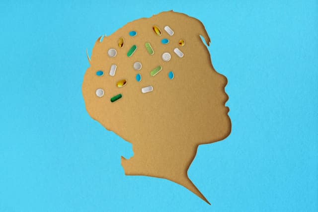 Por qué medicamentos para el TDAH funcionan para algunos niños y no para otros. (Ilustración de The Epoch Times, Shutterstock).