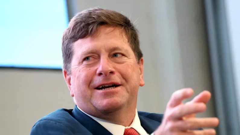 Trump dice que nominará a Jay Clayton como Director de Inteligencia Nacional