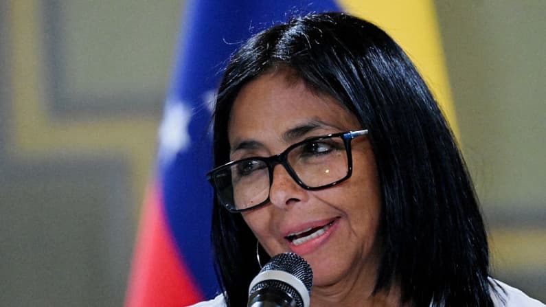 Venezuela otorga a Shell licencia para explorar y explotar campo de gas