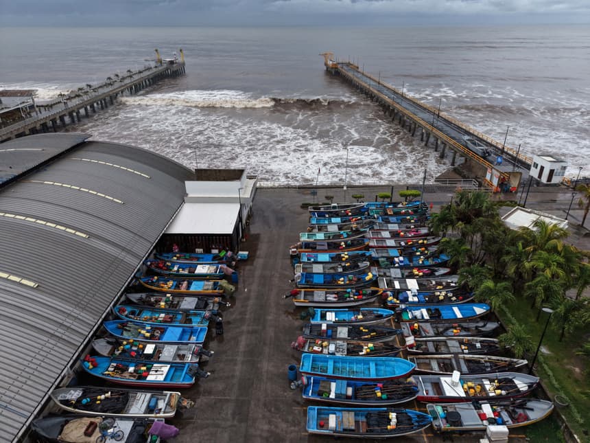 El Salvador enfrenta inundaciones y evacuaciones por el paso de Cristina