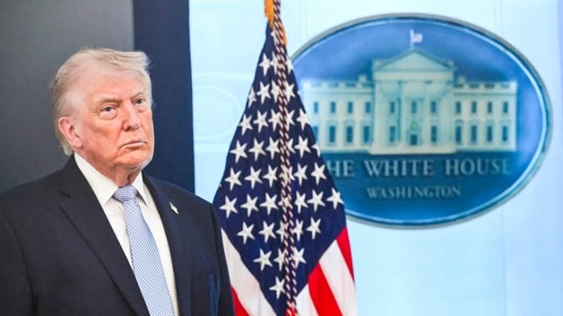 Trump critica a Irán y tilda de "noticias falsas" los reportes de los medios sobre un acuerdo