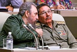 El imperio del castrismo se desmorona