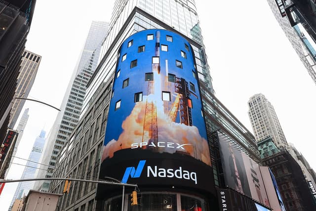 SpaceX sale a bolsa poniendo a Elon Musk en camino a ser el primer billonario