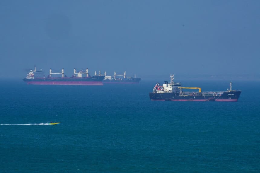 Ejército de EE. UU. facilita la salida de millones de barriles de petróleo del Golfo Pérsico