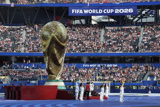 Artistas bailan durante la ceremonia de apertura previa al partido del Grupo D de la Copa Mundial de la FIFA 2026 entre Estados Unidos y Paraguay en el Estadio de Los Ángeles el 12 de junio de 2026 en Los Ángeles, California. (Jamie Squire/Getty Images)