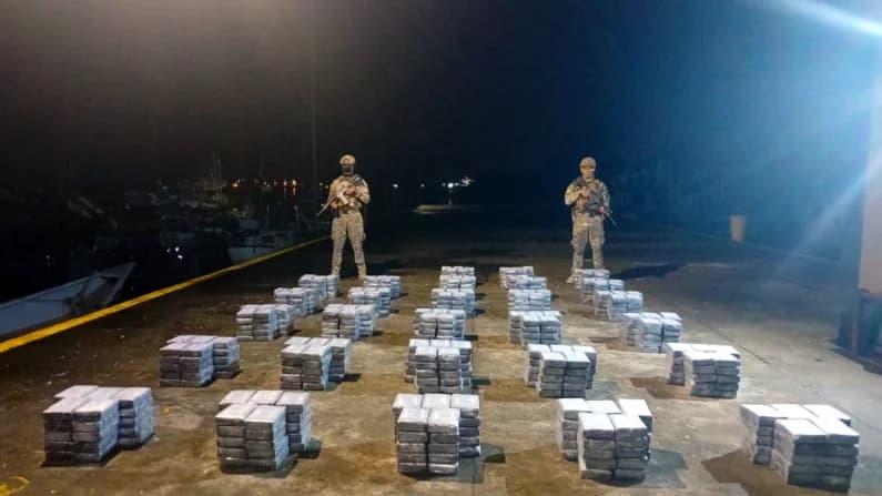 Incautadas más de 2 toneladas de cocaína y 11 traficantes detenidos en operaciones marítimas