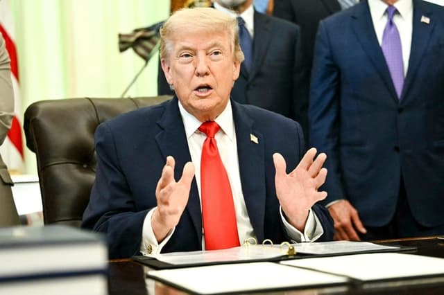El presidente Donald Trump habla antes de firmar una proclamación en el Despacho Oval de la Casa Blanca el 11 de junio de 2026. (Kent Nishimura/AFP vía Getty Images)
