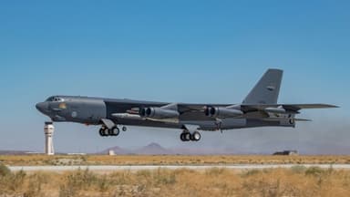 Avión militar estadounidense se estrella en base aérea de California