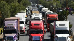 Caravana busca ayudar a camioneros varados en carretera Bolivia-Chile tras 41 días de bloqueos