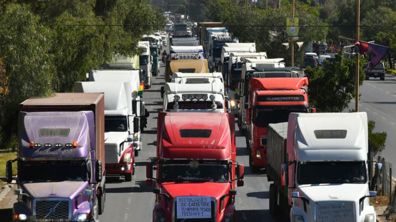 Caravana busca ayudar a camioneros varados en carretera Bolivia-Chile tras 41 días de bloqueos