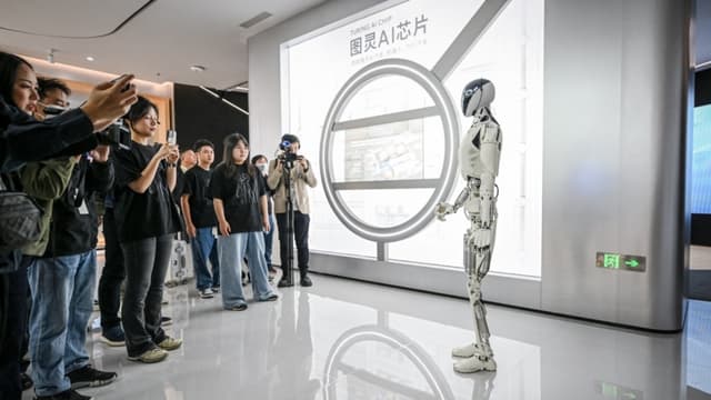 Policía robótica: La vigilancia IA de China llega a las calles