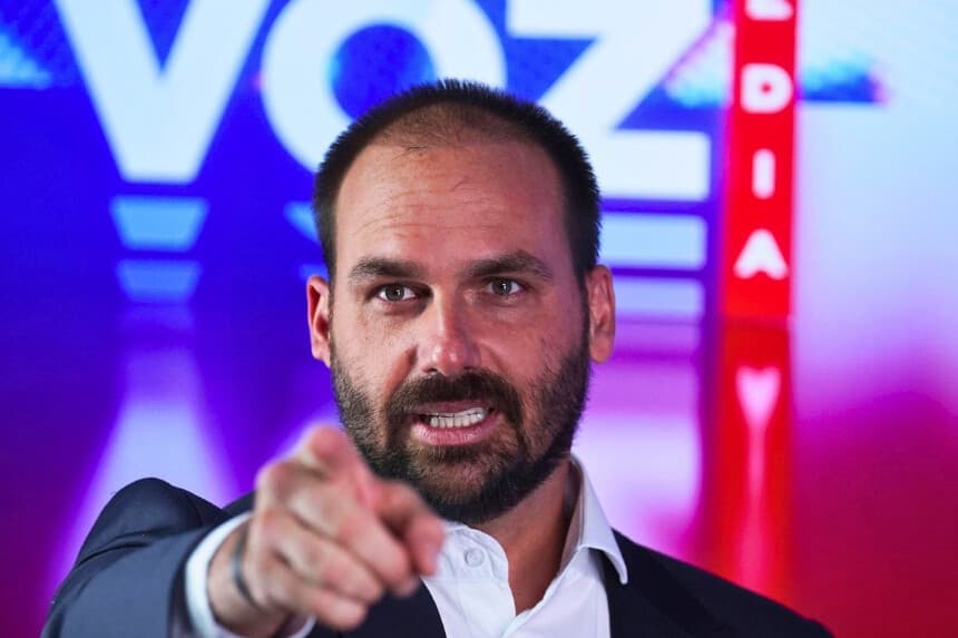 Eduardo Bolsonaro, legislador brasileño e hijo del presidente Jair Bolsonaro, habla en una reunión de conservadores en la Ciudad de México, México, el 18 de noviembre de 2022. (Marco Ugarte/AP).