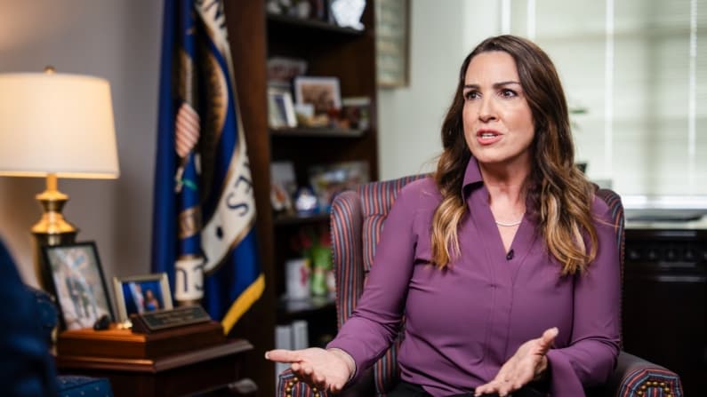 Sara Carter lanza dura advertencia contra funcionarios de México y EE. UU. vinculados al narco