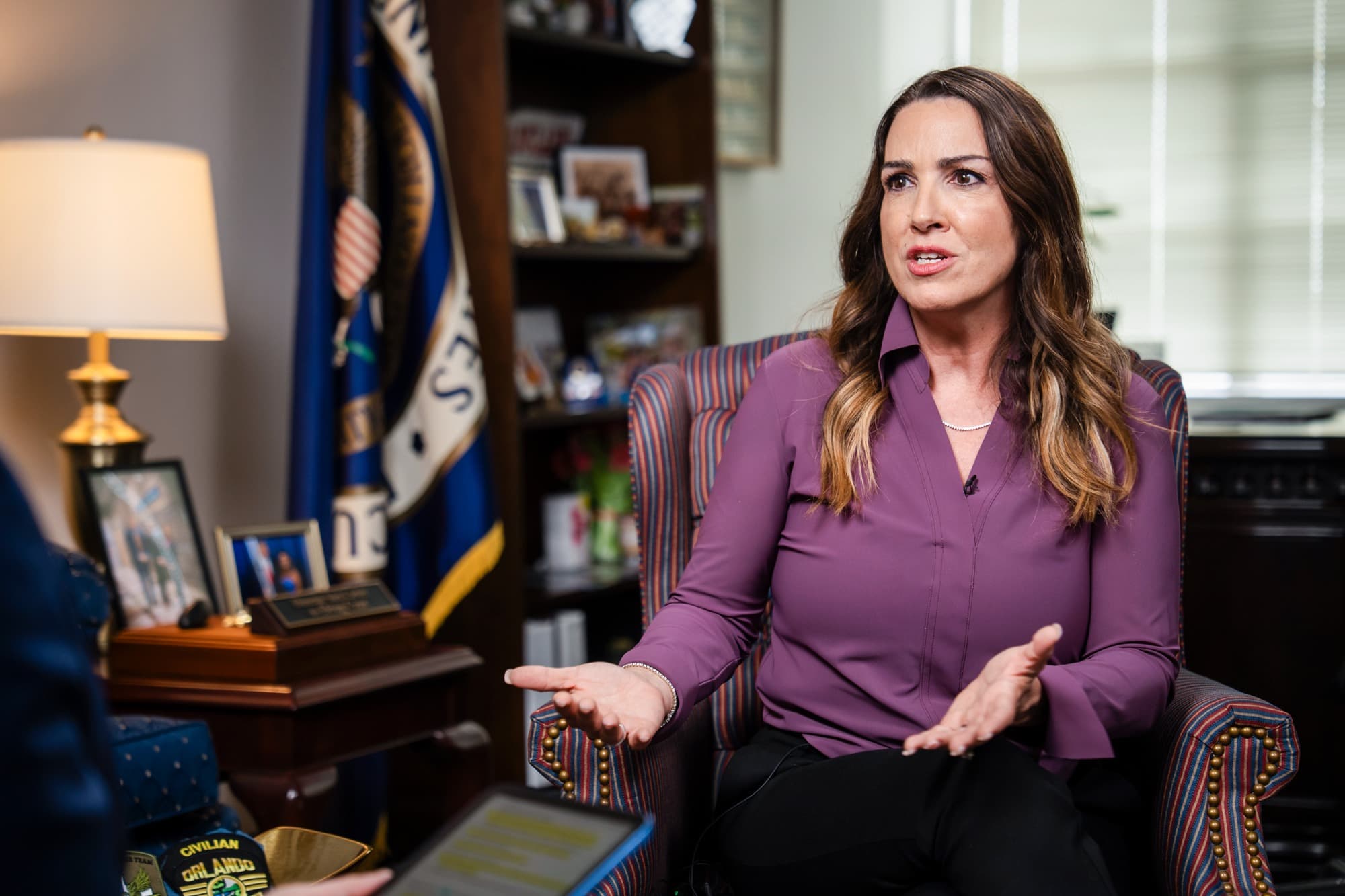 Sara Carter, directora de la Oficina de Política Nacional de Control de Drogas, durante una entrevista con "American Thought Leaders" de EpochTV en Washington el 8 de junio de 2026. Carter vinculó al PCCh con la producción de precursores químicos para el fentanilo distribuido por los cárteles. (Madalina Kilroy/The Epoch Times).