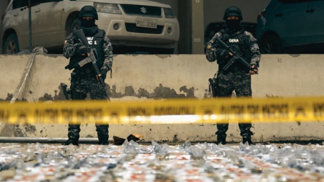 Ecuador incauta dos toneladas de droga en operativo con apoyo de EE. UU.