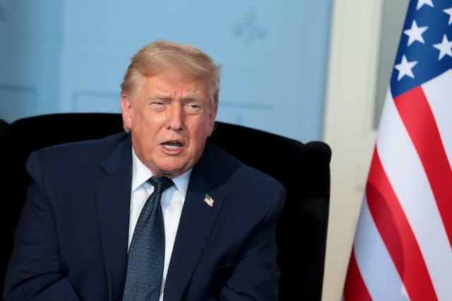 El presidente de EE. UU., Donald Trump, habla durante una reunión bilateral con el presidente francés, Emmanuel Macron, en el Hotel Royal Evian el 15 de junio de 2026 en Évian-les-Bains, Francia. (Anna Moneymaker/Getty Images)