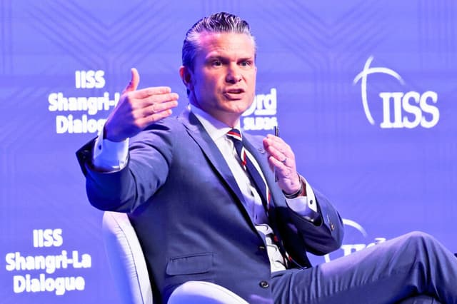 El secretario de Guerra de EE. UU., Pete Hegseth, interviene en la cumbre de seguridad "Shangri-La Dialogue" del IISS, celebrada en Singapur el 30 de mayo de 2026. (Edgar Su/Reuters).