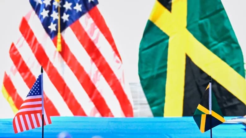 Jamaica negocia recibir temporalmente deportados de EE. UU. procedentes de terceros países