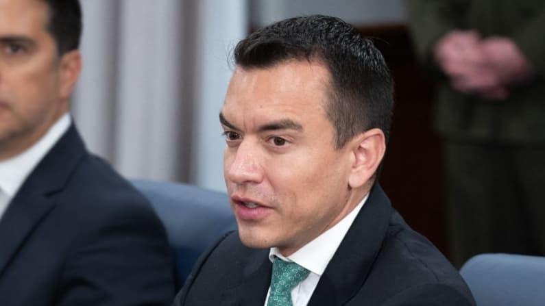 Presidente de Ecuador está dispuesto a restablecer relaciones diplomáticas con México