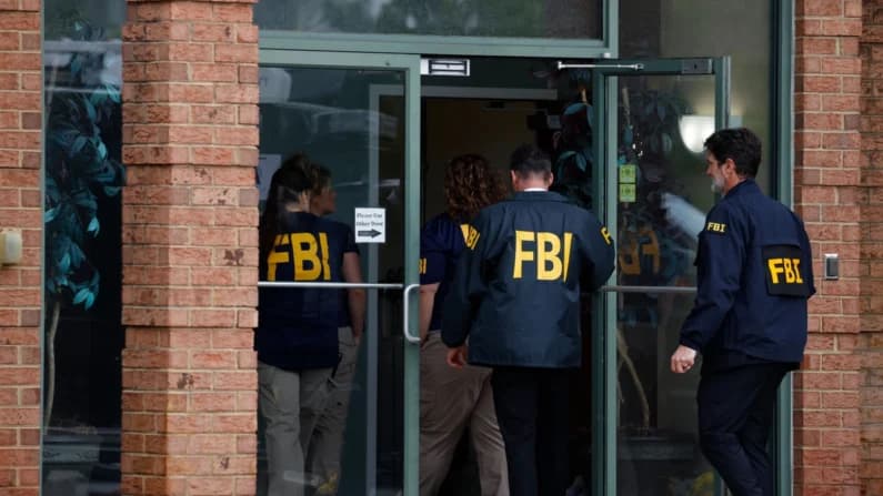 Advierten de robo de datos personales en sitios web falsos de la FIFA: FBI