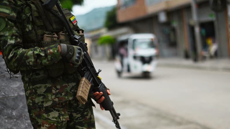 Cinco exjefes de las FARC enfrentarán cargos por crímenes contra pueblos étnicos