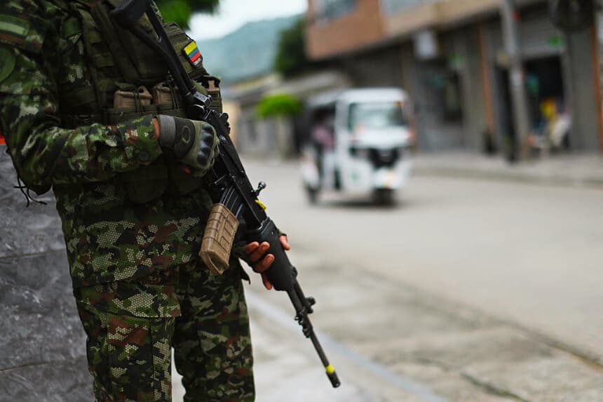 Un soldado colombiano, en Algeciras, departamento del Huila, Colombia, el 7 de mayo de 2026. (Pablo VERA / AFP vía Getty Images)