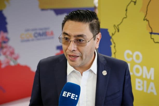 El presidente del Consejo Nacional Electoral (CNE), Cristian Quiroz, habla durante entrevista con EFE este 20 de junio de 2026, en Bogotá, Colombia. (EFE/ Carlos Ortega)