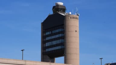 Vuelo de Delta con 135 personas aborta aterrizaje para evitar choque con otro avión