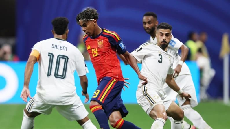 Lamine Yamal anota su primer gol del Mundial en el triunfo 4-0 de España sobre Arabia Saudita