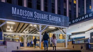 Hombre muere tras caer al vacío durante concierto de rock en el Madison Square Garden