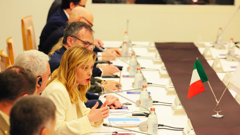 Italia y Colombia reforzarán la lucha antidrogas, afirma Meloni al felicitar a De la Espriella