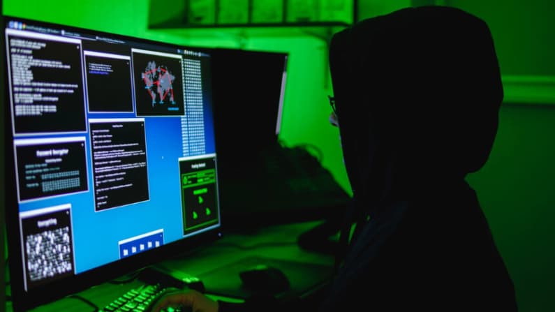 El FBI pide precaución antes de hacer clic en anuncios online y advierte sobre los ciberdelincuentes