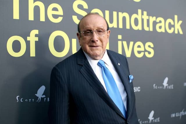Clive Davis asiste al estreno en Los Ángeles de "Clive Davis: The Soundtrack Of Our Lives" de Apple Music en el Pacific Design Center el 26 de septiembre de 2017 en West Hollywood, California. (Phillip Faraone/Getty Images para Apple Music).
