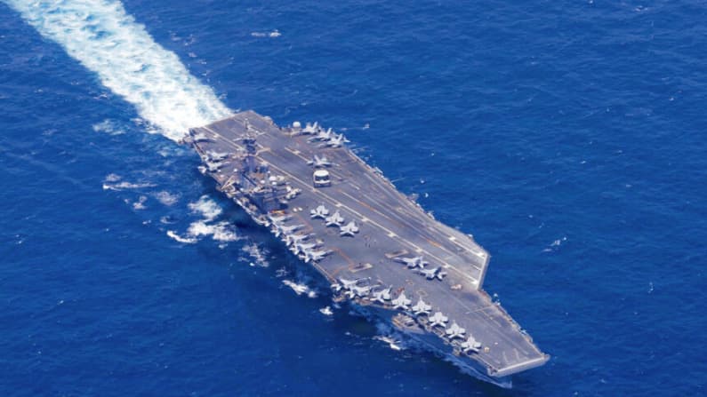 Dos portaaviones de EE. UU. permanecen en Medio Oriente tras la firma del memorándum con Irán, dice CENTCOM