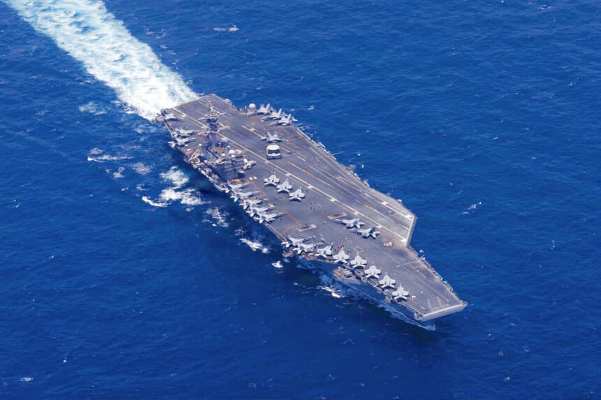 Dos portaaviones de EE.UU. permanecen en Medio Oriente tras la firma del memorándum con Irán, dice CENTCOM
