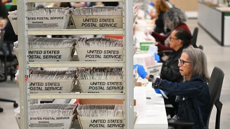Jueza federal bloquea el requisito de prueba de ciudadanía para votar implementado por Trump
