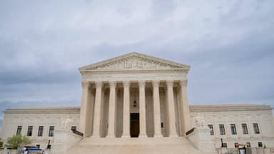 Corte Suprema autoriza a Trump retirar protecciones migratorias a sirios y haitianos frente a deportación