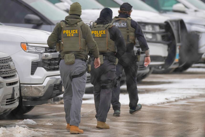 ICE detiene a más de 10,000 miembros de bandas criminales bajo mandato de Trump