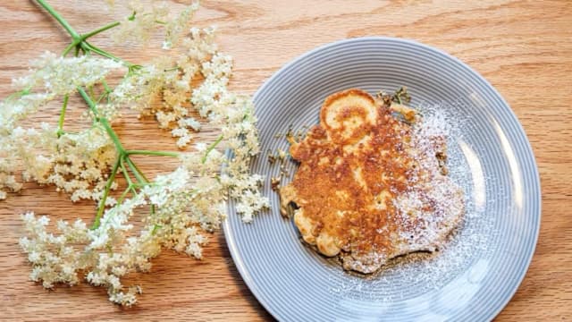 Flores de Saúco: Cómo convertir sus fragantes flores veraniegas en tortitas y jarabe