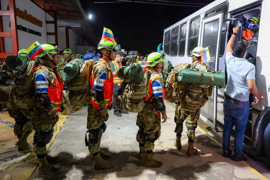 Llegada a Venezuela de un equipo de rescatistas, personal médico y perros de rescate enviados desde El Salvador para apoyar en las labores de búsqueda y rescate en el país sudamericano, golpeado el miércoles por dos fuertes terremotos que hasta el momento dejan 188 fallecidos y 1520 heridos. (EFE/ Presidenta Delcy Rodríguez en X)