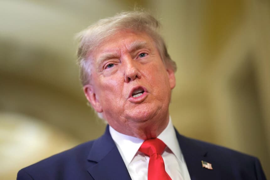 Trump dice que Irán violó el alto el fuego al atacar un buque de carga