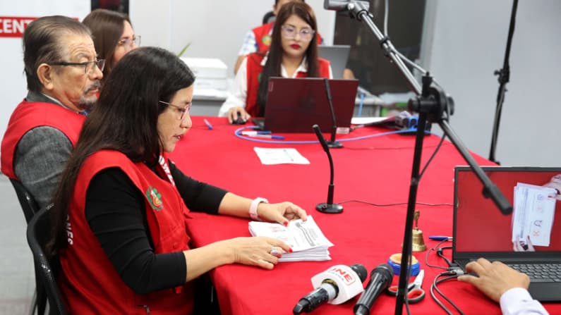 Jurados electorales empiezan a proclamar resultados de segunda vuelta presidencial en Perú