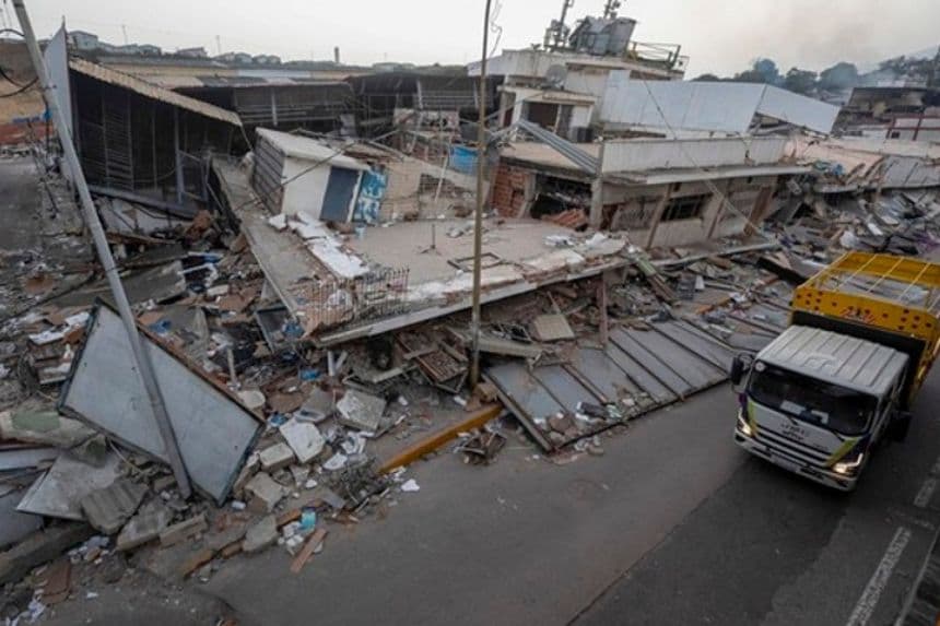 Saqueos y desesperación marcan la emergencia en Venezuela tras los terremotos