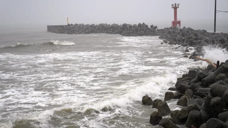 Dos tormentas tropicales azotan Japón con inundaciones y deslizamientos de tierra, causando una víctima mortal
